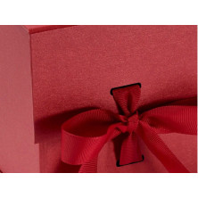 Pudełko ozdobne z logo sześcian czerwone 12,5cm x 12,5cm x 12,5 z wstążką