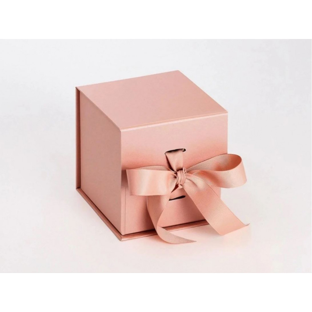 Pudełko ozdobne z logo sześcian różowe 12,5cm x 12,5cm x 12,5 z wstążką