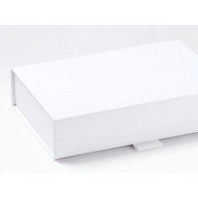 Pudełko ozdobne z logo białe A6 niskie 18cm x 13cm x 4cm