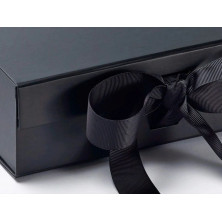 Pudełko ozdobne z logo czarne M 22cm x 22,5cm x 6,5cm