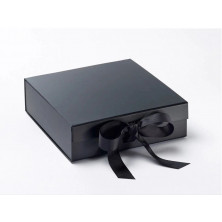 Pudełko ozdobne z logo czarne M 22cm x 22,5cm x 6,5cm