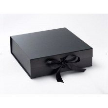 Pudełko ozdobne z logo czarne XL 30cm x 30cm x 9cm z wstążką