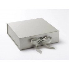 Pudełko ozdobne z logo srebrne XL 30cm x 30cm x 9cm z wstążką