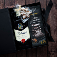 Świąteczny Zestaw Prezentowy TOO DARK Z Whisky, Piernikami i logo