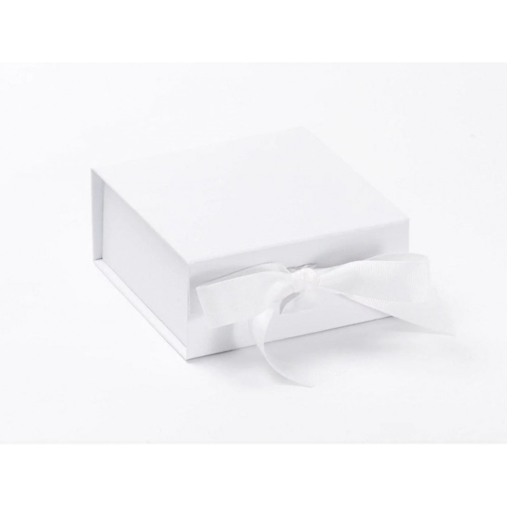 Pudełko ozdobne z logo białe małe 11cm x 11,5cm x 5cm z wstążką