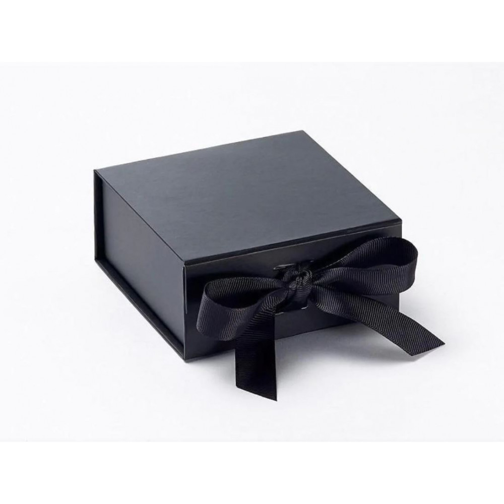 Pudełko ozdobne z logo czarne małe 11cm x 11,5cm x 5cm z wstążką
