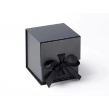 Pudełko ozdobne z logo sześcian czarne 12,5cm x 12,5cm x 12,5 z wstążką